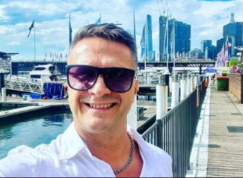 ''NESTAO SAM SA ESTRADE, DANAS SE BAVIM OZBILJNIM POSLOM'' Pevač čije su hitove Srbi obožavali danas živi u Švarcajskoj